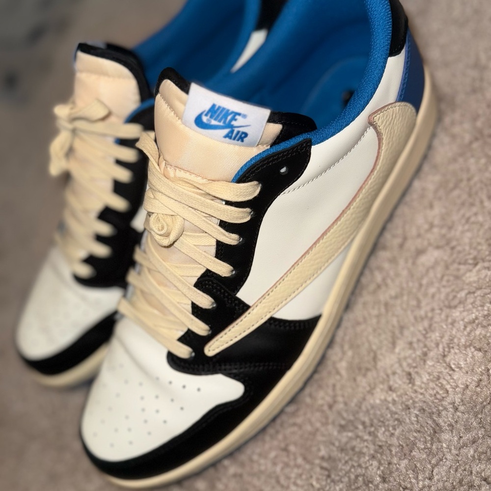 Nike Men's Cream and Blue Sneakers